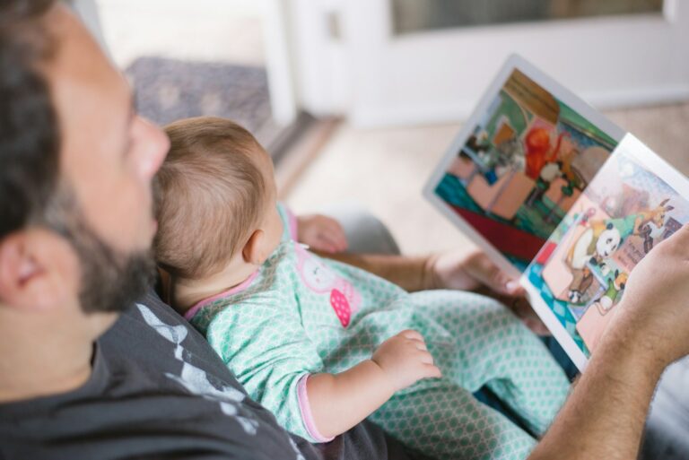 Lire une histoire IA à son enfant